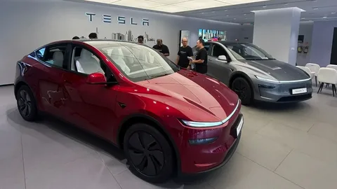 Tesla Long Beach Showroom Experience